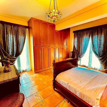 فيلة Odysseas Art بوروس
