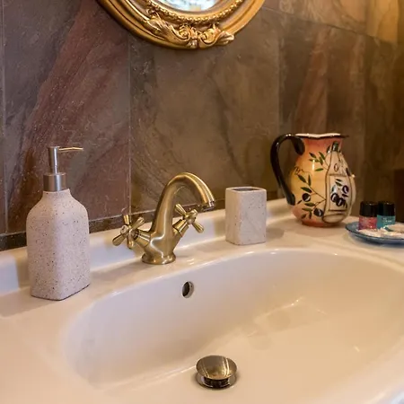 Odysseas Art Villa *